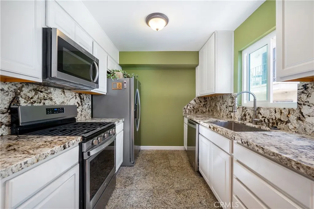 14947 Dickens Street 3, Sherman Oaks, California 91403 home-pic-4