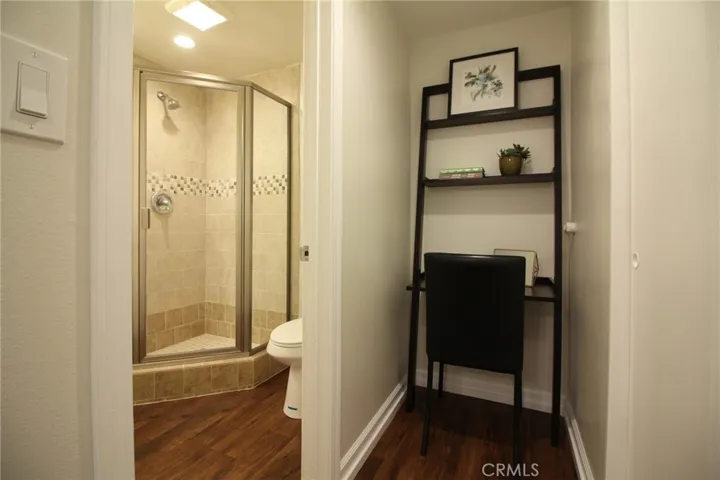 Unit B Entry to Primary Bath