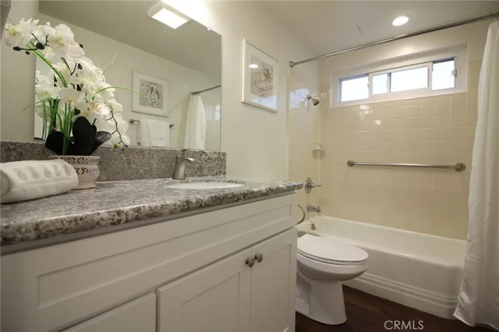 Unit B Hall Bath