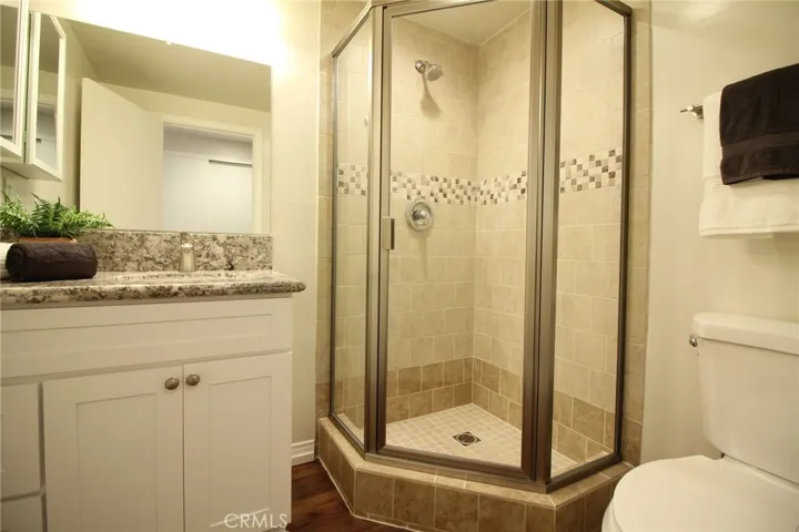 Uunit B Primary Bath