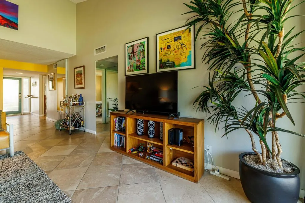 1971 Paseo Raqueta, Palm Springs, California 92262 home-pic-7