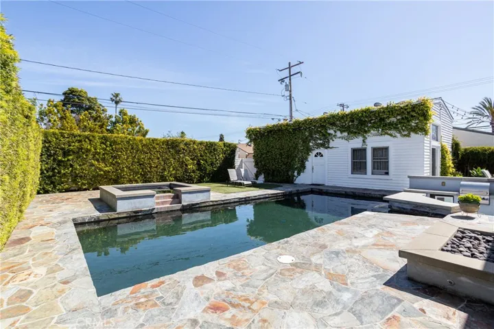 492 Magnolia Street, Costa Mesa, California 92627