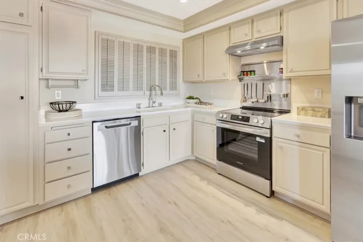 Fresh, convenient kitchen!