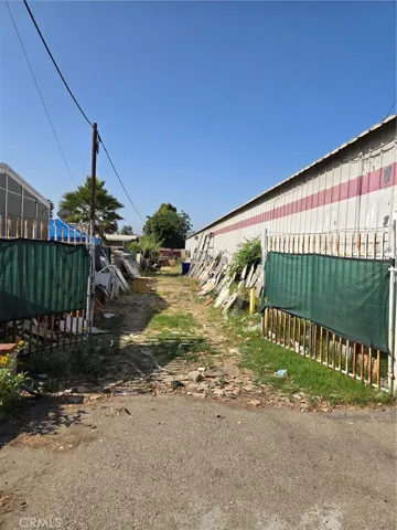 EAST SIDE GATE