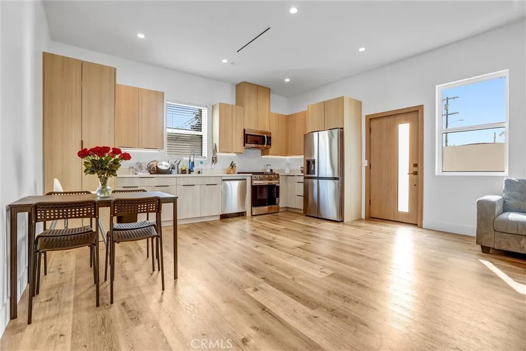 6904 Corbin Avenue, Reseda, California 91335 home-pic-36