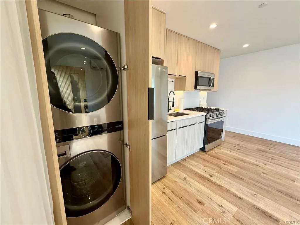 6904 Corbin Avenue, Reseda, California 91335 home-pic-11