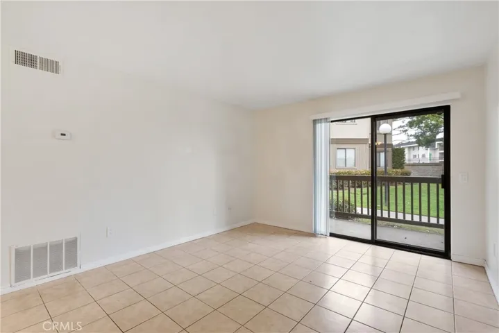 Double-pane slider to​​‌​​​​‌​​‌‌​​‌​​​‌‌​​​‌​​‌‌​​‌‌​​‌‌​​​​ patio