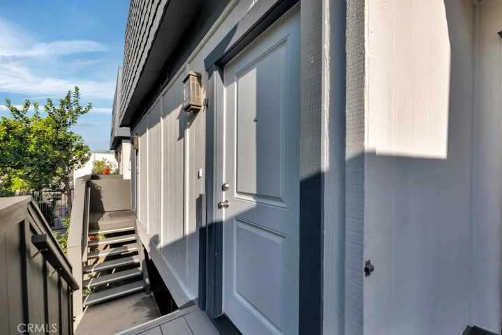 18550 Hatteras Street 94, Tarzana, California 91356