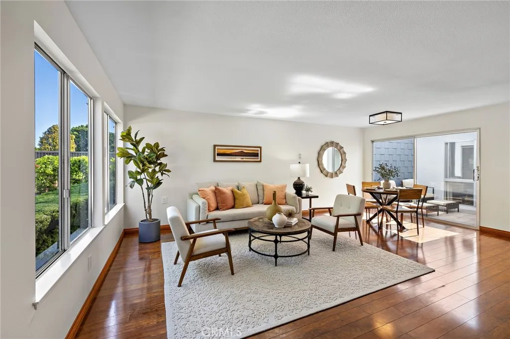 2133 Via Puerta A, Laguna Woods, California 92637, 2 Bedrooms Bedrooms, ,1 BathroomBathrooms,Residential,For Sale,Via Puerta,OC25140896