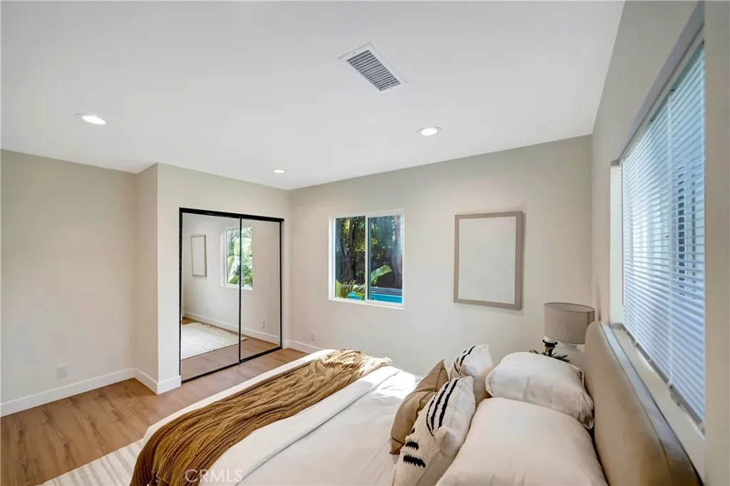 22122 Costanso, Woodland Hills, California 91364 home-pic-18