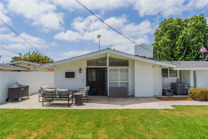 1925 W Beacon Avenue, Anaheim, California 92804
