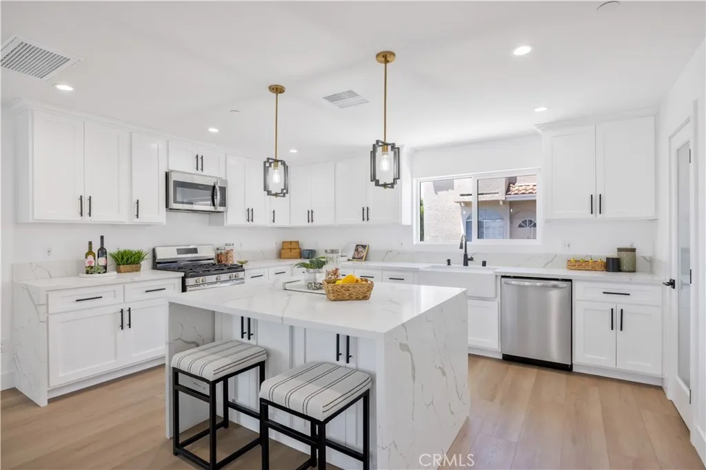 1715 W 149th Street E, Gardena, California 90247 home-pic-2