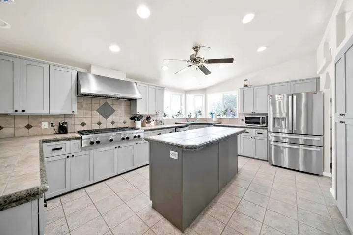 14125 Black Mountain, Red Bluff, California 96080