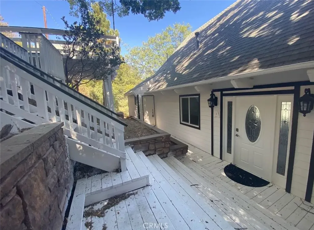 27547 Alpen Drive, Lake Arrowhead, California 92352 home-pic-1