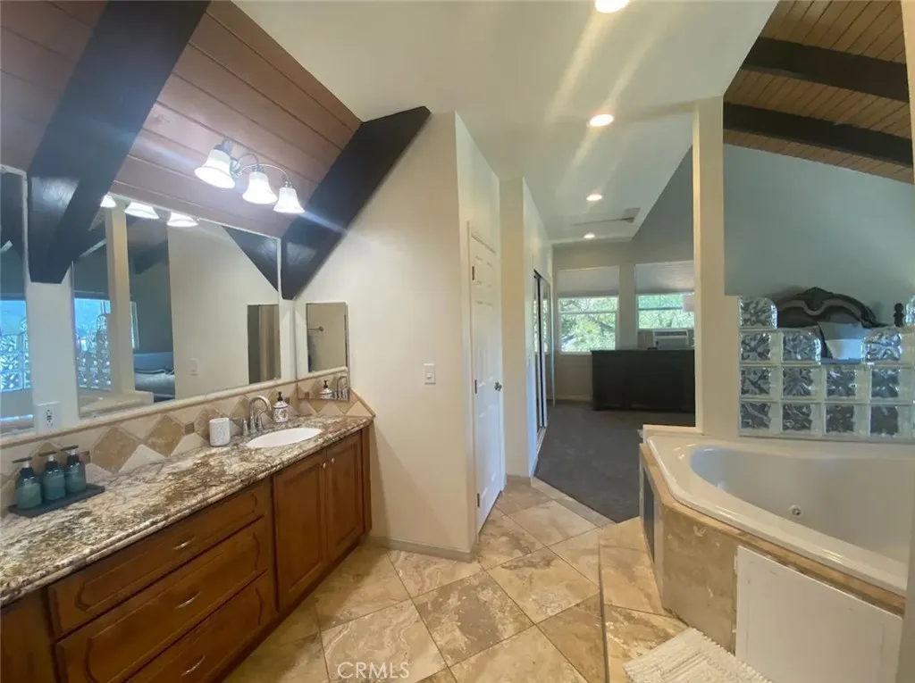 27547 Alpen Drive, Lake Arrowhead, California 92352 home-pic-17