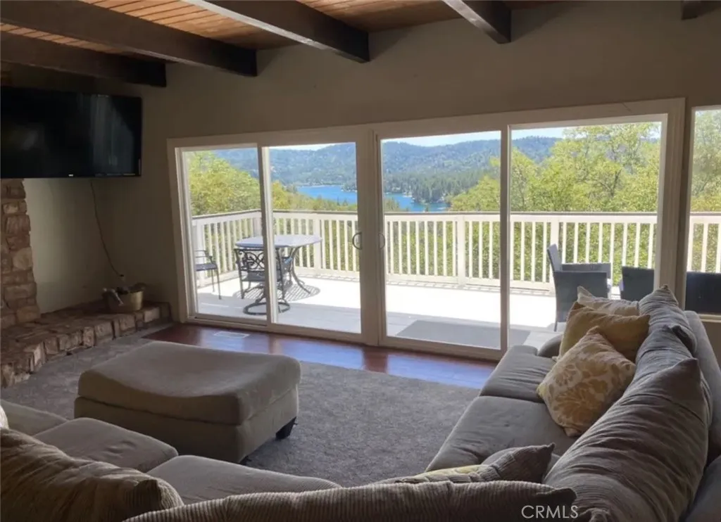 27547 Alpen Drive, Lake Arrowhead, California 92352 home-pic-4