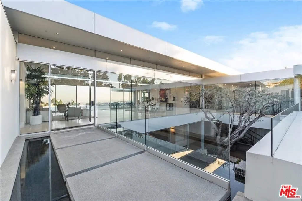 1620 Carla, Beverly Hills, California 90210, 6 Bedrooms Bedrooms, ,9 BathroomsBathrooms,Residential Lease,For Rent,Carla,25556919