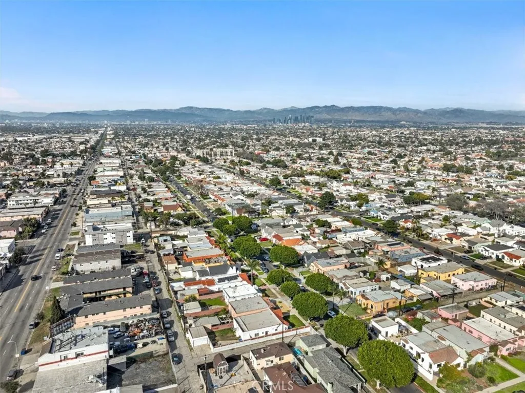 7827 S Hobart Boulevard, Los Angeles, California 90047 home-pic-54