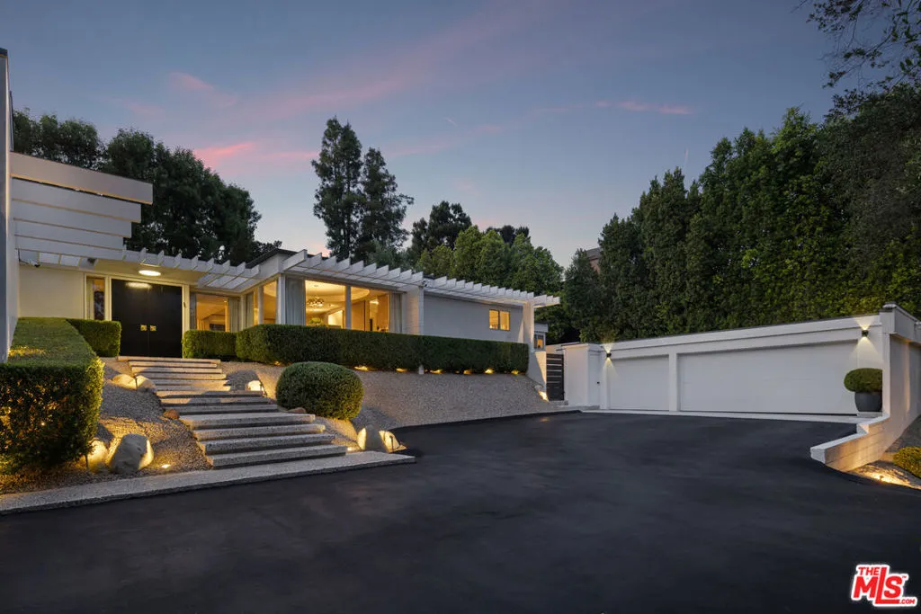 16745 Bosque Drive, Encino, California 91436 home-pic-1