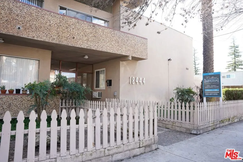 18444 Collins Street 14, Tarzana, California 91356, 2 Bedrooms Bedrooms, ,2 BathroomsBathrooms,Residential Lease,For Rent,Collins,25556691