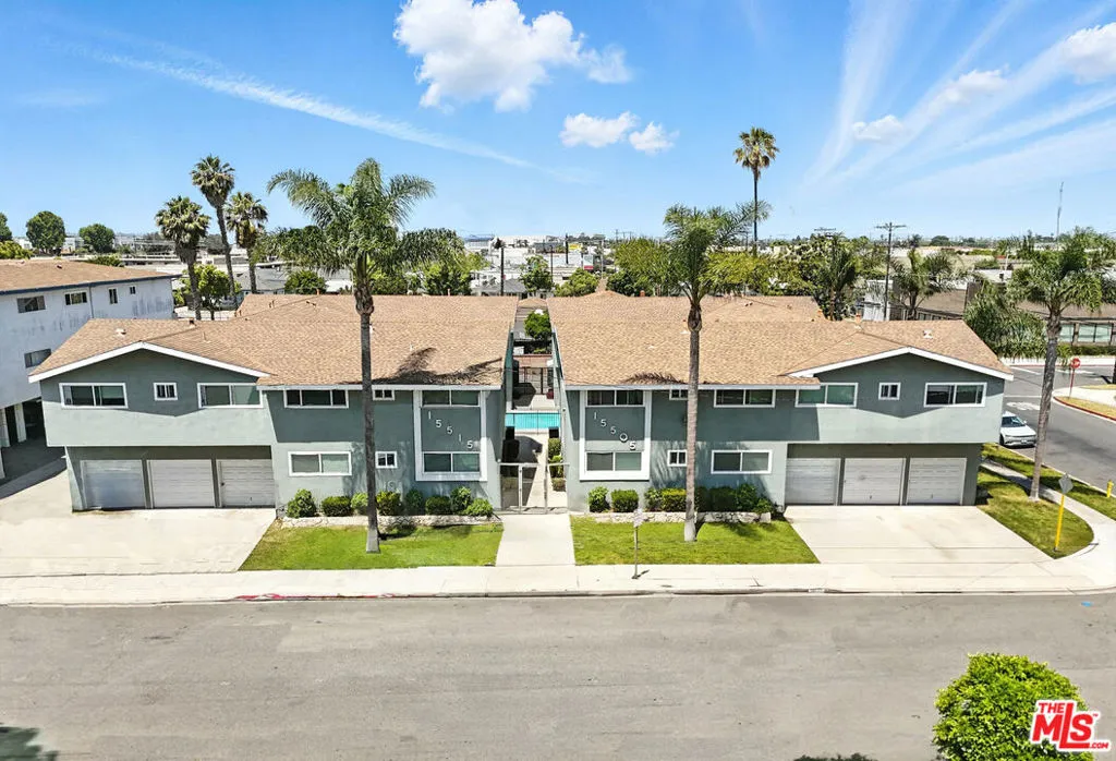 15505 S Budlong Place, Gardena, California 90247, 28 Bedrooms Bedrooms, ,18 BathroomsBathrooms,Residential Income,For Sale,Budlong,25556997