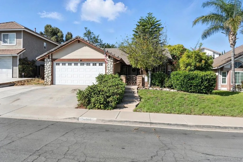 23886 Red Clover Cir, Murrieta, California 92562, 3 Bedrooms Bedrooms, ,2 BathroomsBathrooms,Residential,For Sale,Red Clover Cir,250031601SD