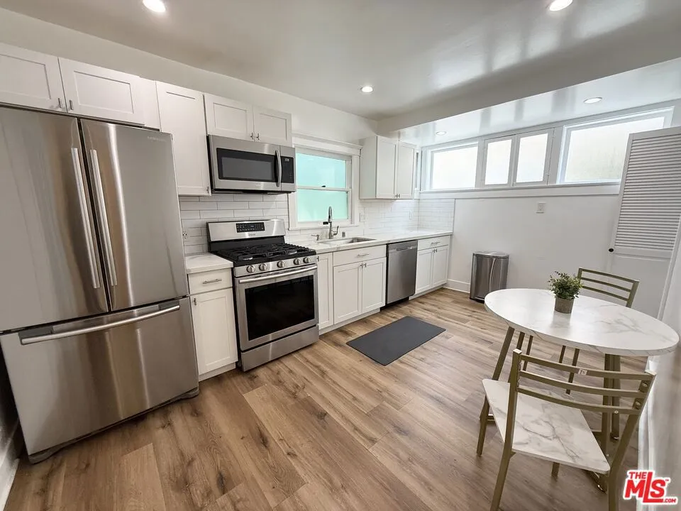 901 N Orange Grove Avenue, West Hollywood, California 90046 home-pic-9