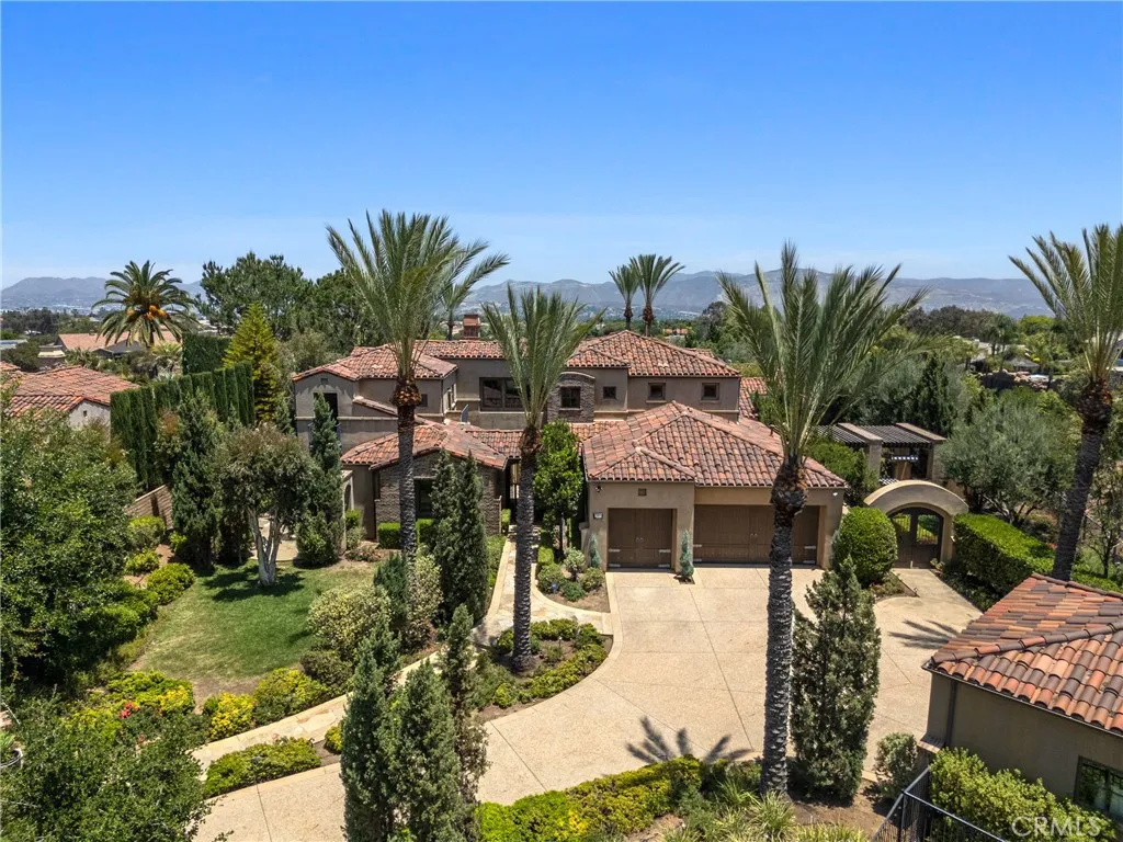 1377 Versante Circle, Corona, California 92881, 5 Bedrooms Bedrooms, ,7 BathroomsBathrooms,Residential,For Sale,Versante,OC25112993