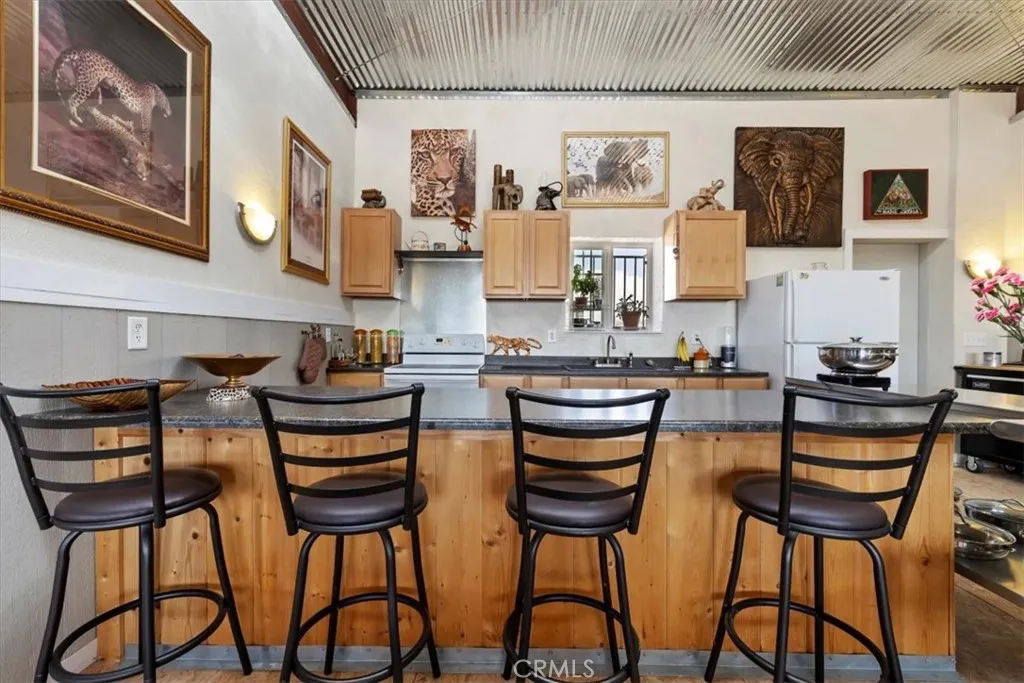 9025 Camp Rock Road, Lucerne Valley, California 92356 home-pic-15