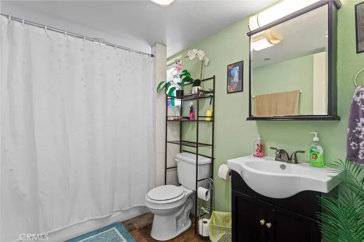 14740 Broadway, Whittier, California 90604