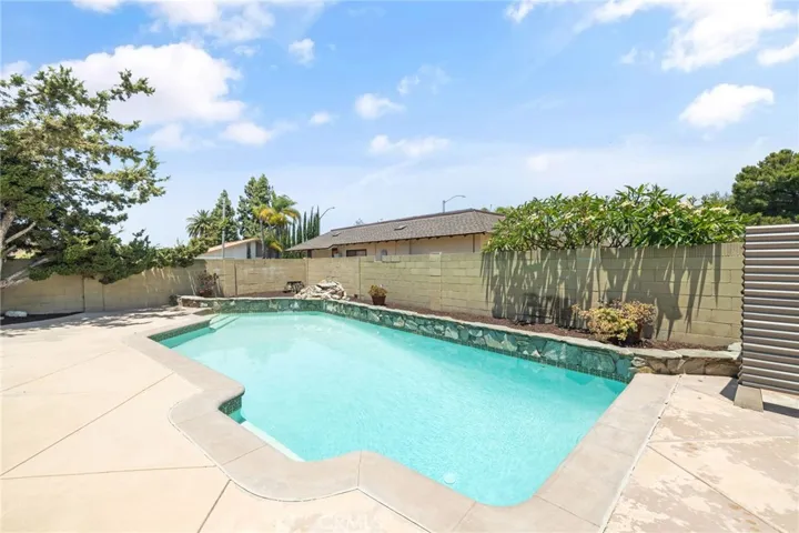 25521 Rhoda Drive, Mission Viejo, California 92691