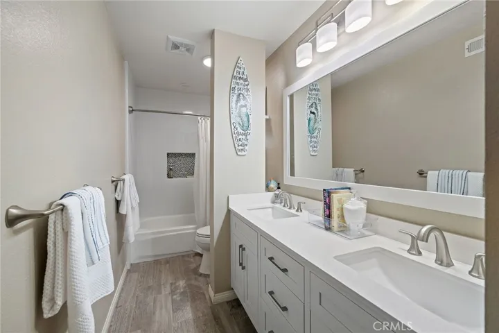 25521 Rhoda Drive, Mission Viejo, California 92691