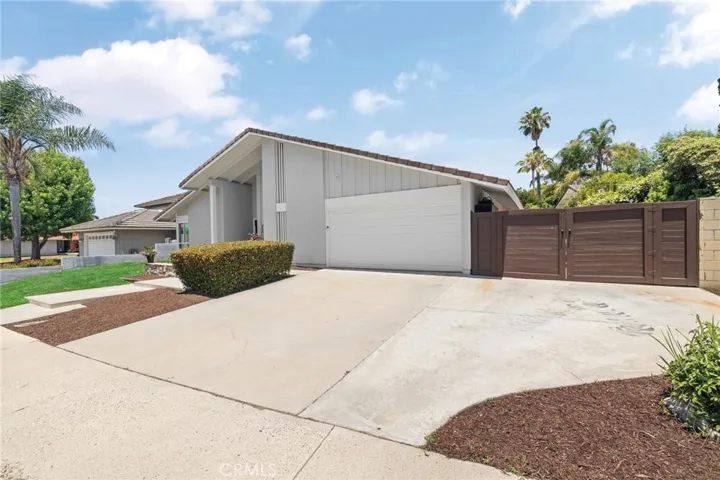 Large Driveway/RV Access!