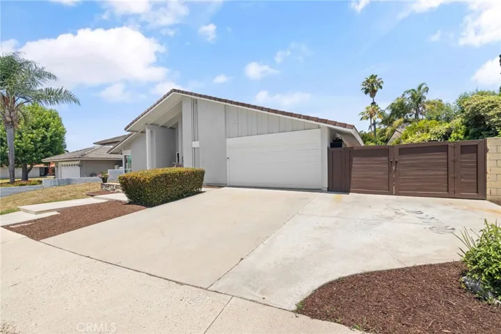25521 Rhoda Drive, Mission Viejo, California 92691