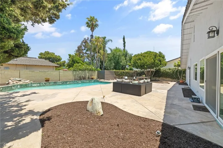 25521 Rhoda Drive, Mission Viejo, California 92691