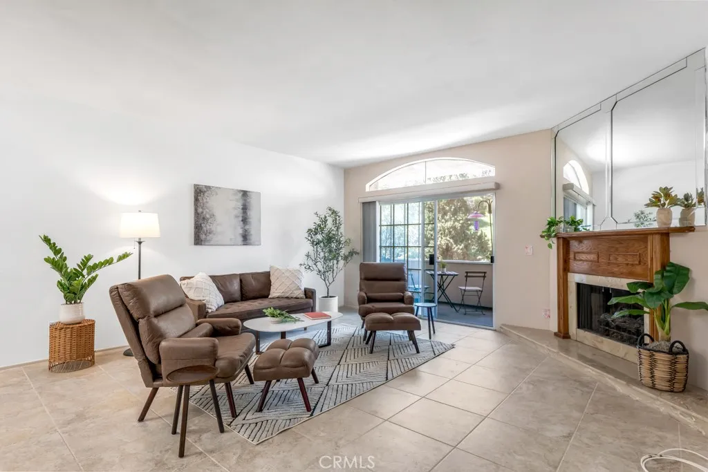 3284 Barham Boulevard 201, Los Angeles, California 90068, 2 Bedrooms Bedrooms, ,2 BathroomsBathrooms,Residential,For Sale,Barham,BB25142489