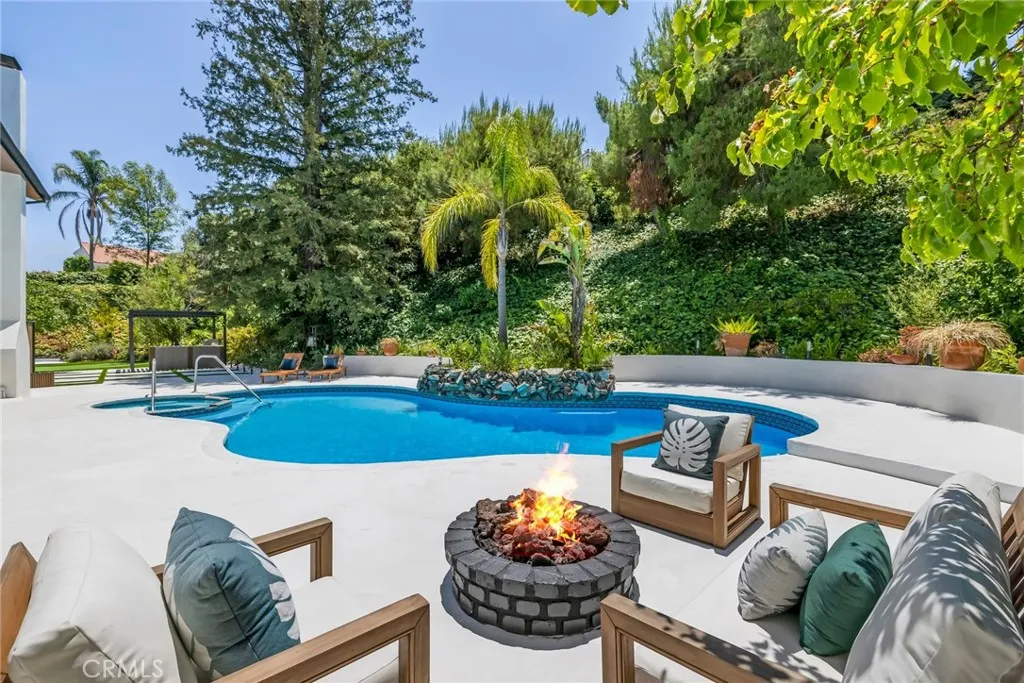 20101 Greenbriar Drive, Tarzana, California 91356, 5 Bedrooms Bedrooms, ,4 BathroomsBathrooms,Residential,For Sale,Greenbriar,BB25142612