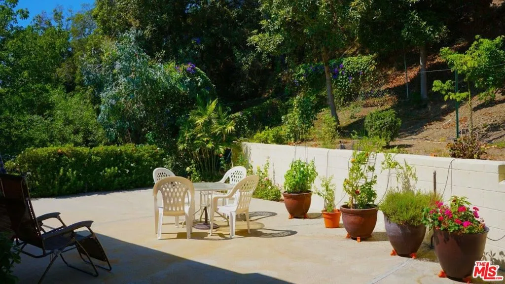 1461 Laurel Way, Beverly Hills, California 90210 home-pic-7