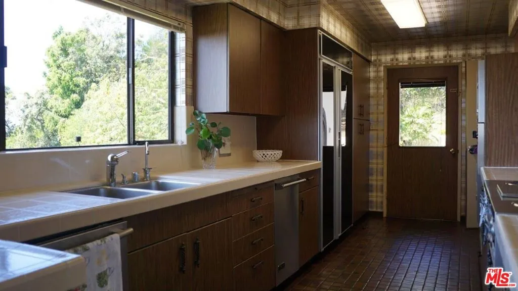 1461 Laurel Way, Beverly Hills, California 90210 home-pic-4