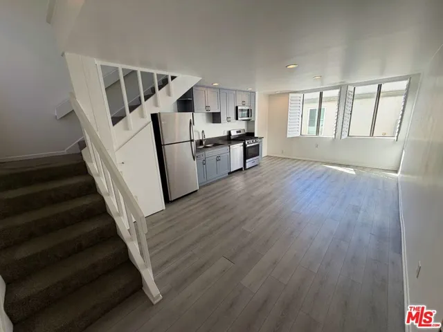 14 Mast Street 2, Marina Del Rey, California 90292
