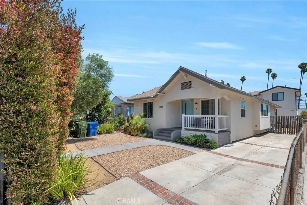 3506 10th Avenue, Los Angeles, California 90018, 3 Bedrooms Bedrooms, ,2 BathroomsBathrooms,Residential Lease,For Rent,10th,WS25141987