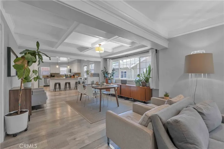 3506 10th Avenue, Los Angeles, California 90018