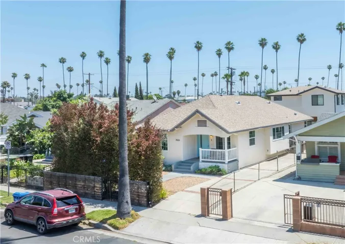3506 10th Avenue, Los Angeles, California 90018