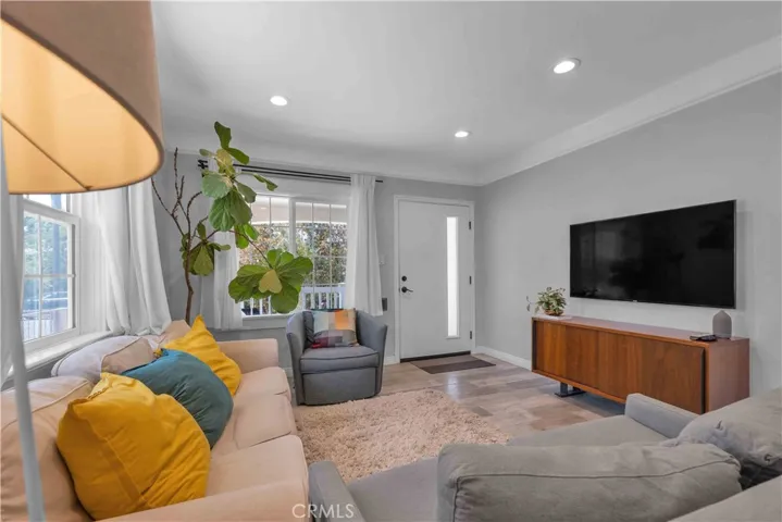 3506 10th Avenue, Los Angeles, California 90018