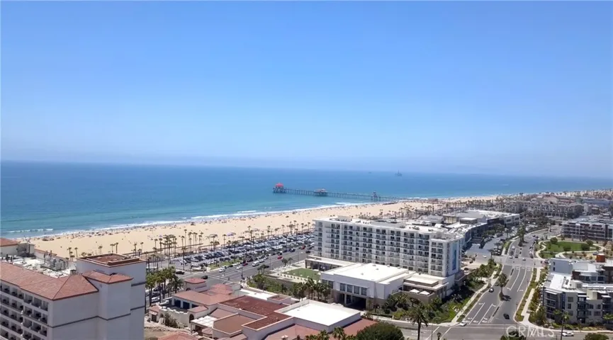View of hotels in Downtown HB!