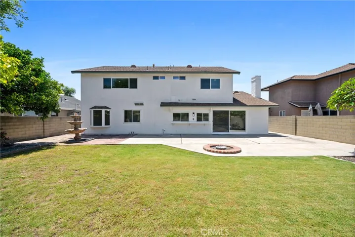 The LARGE backyard is a perfect area for kids and pets to play!