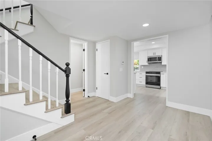 Bright entry with laminate flooring and neutral tones that make this home move-in ready.
