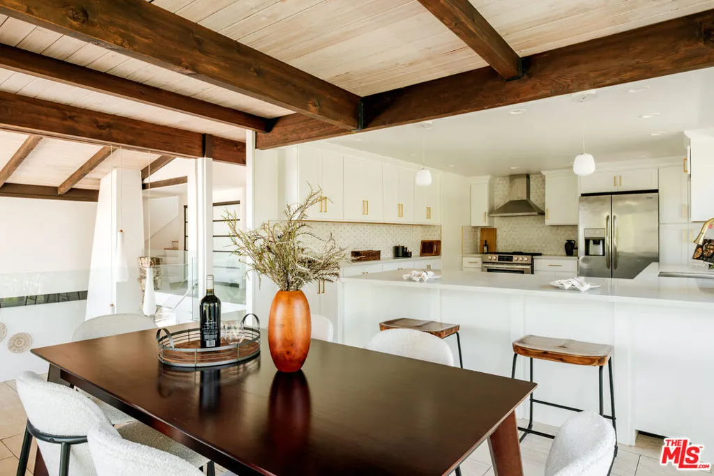 26094 Mulholland Highway, Calabasas, California 91302 home-pic-12