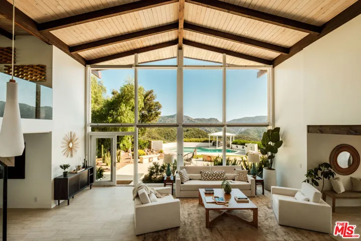 26094 Mulholland Highway, Calabasas, California 91302, 4 Bedrooms Bedrooms, ,3 BathroomsBathrooms,Residential,For Sale,Mulholland,25557215