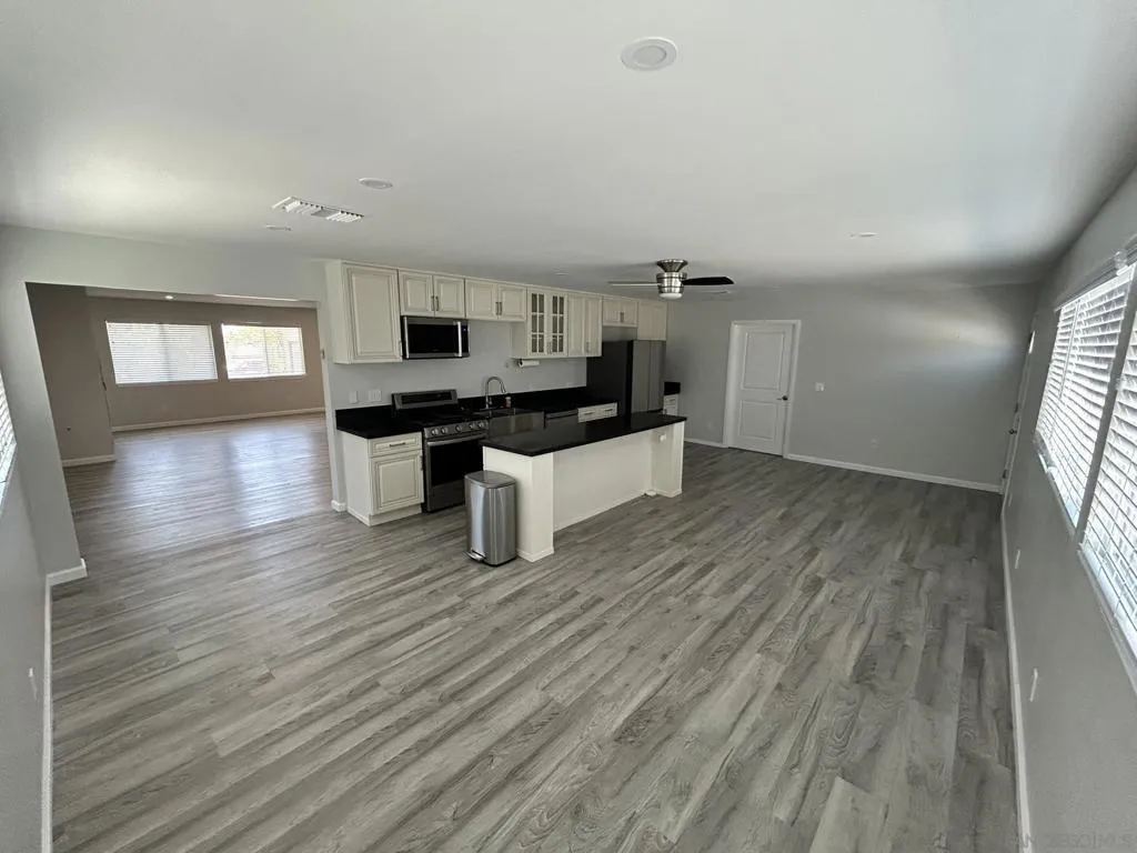 27452 Silver Lakes Pkwy, Helendale, California 92342 home-pic-3